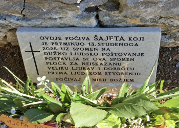 Mačak Šajeta dobio spomen ploču u Komiži: Komižanin svom vjernom ljubimcu uklesao dirljivu posvetu u kamen