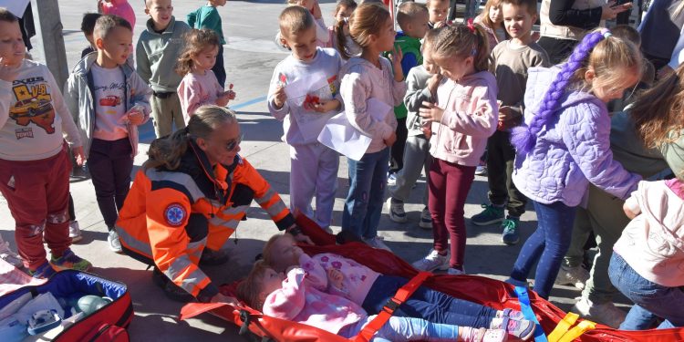 Kaštelanska djeca upoznala žurne službe: Učili o spašavanju i sigurnosti