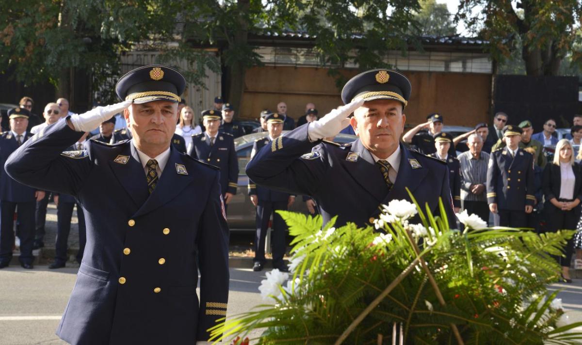 mini_dan_policije01